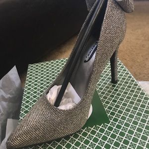 Brand New J. Renee- Brigitte Metallic Mesh Pump